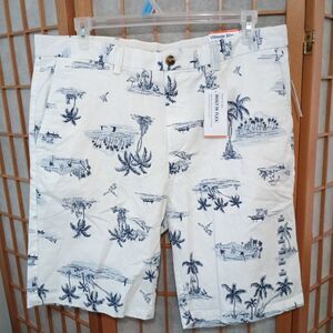 Old Navy Men's White Island Scenic Shorts 38 Ultimate Slim Built-in Flex NWT